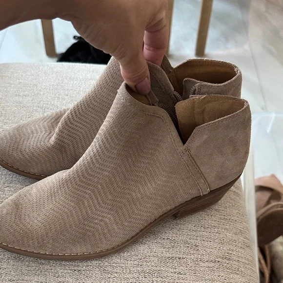 Lucky Brand Textured Tan Ankle Booties - Picture 2 of 6